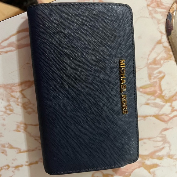 Navy Blue Michael Kors Tote with matching wallet - Picture 3 of 4